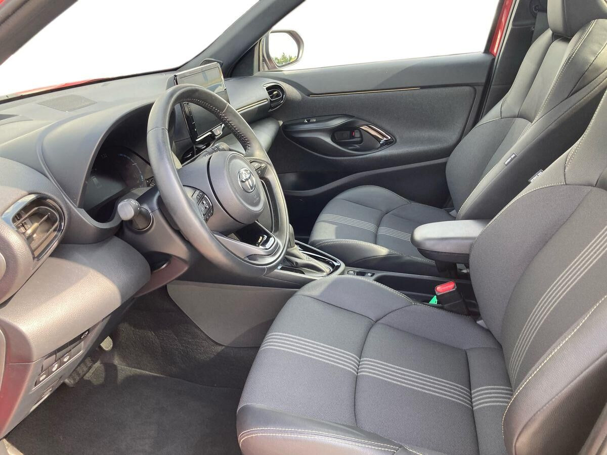 Rød Toyota Yaris Cross fra 2022