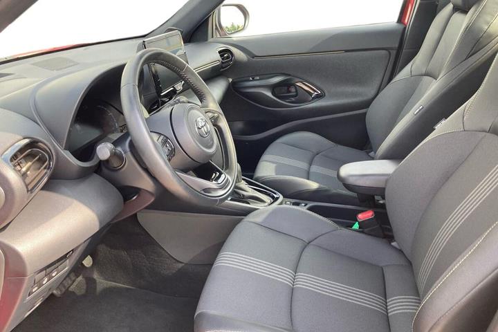 Rød Toyota Yaris Cross fra 2022