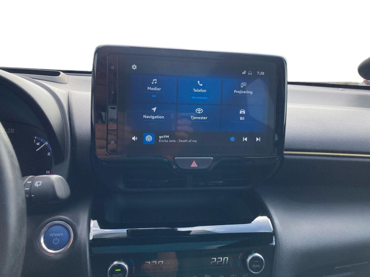 Rød Toyota Yaris Cross fra 2022