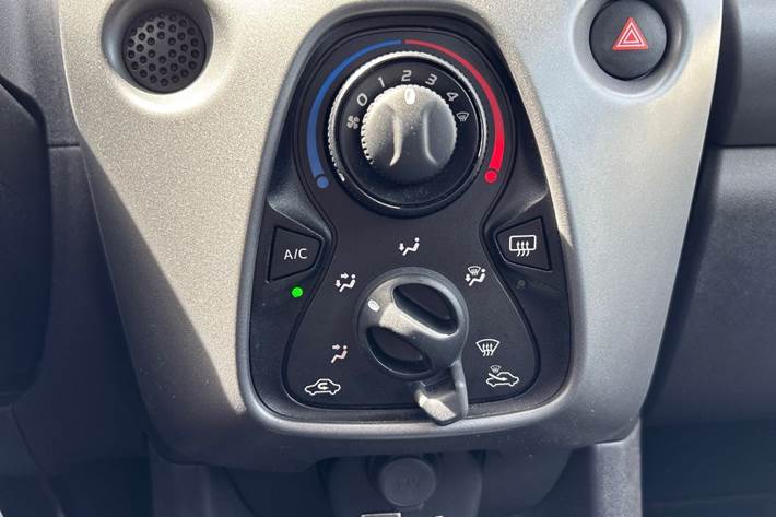 Hvid Toyota Aygo fra 2018