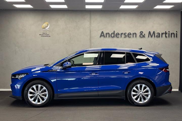 Blå Skoda Enyaq fra 2023