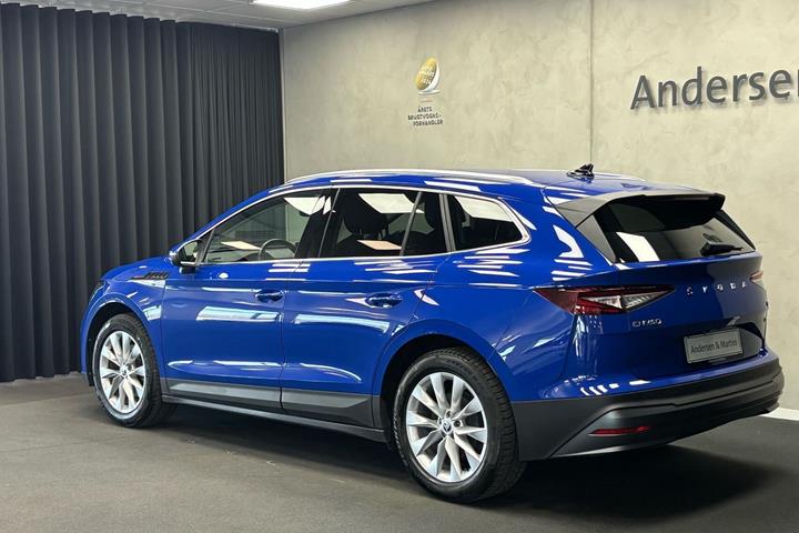 Blå Skoda Enyaq fra 2023