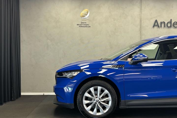 Blå Skoda Enyaq fra 2023
