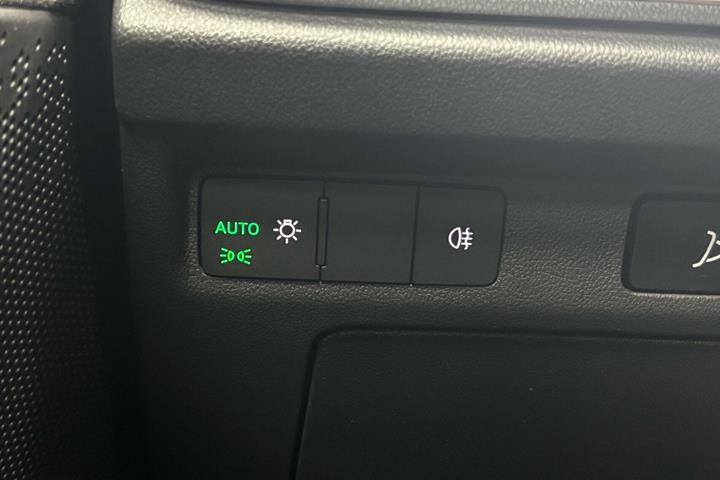 Blå Skoda Enyaq fra 2023