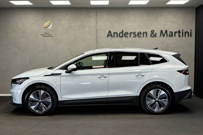 Hvid Skoda Enyaq fra 2023