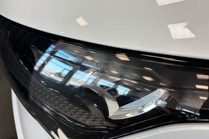 Hvid Skoda Enyaq fra 2023