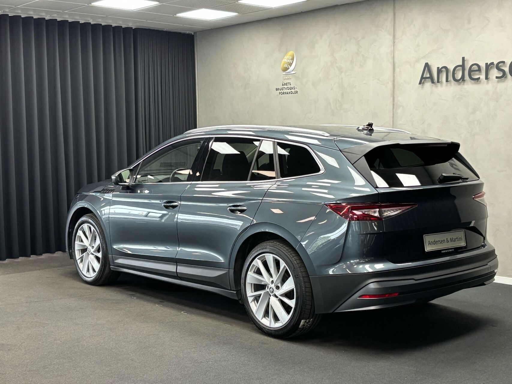 Grå Skoda Enyaq fra 2021