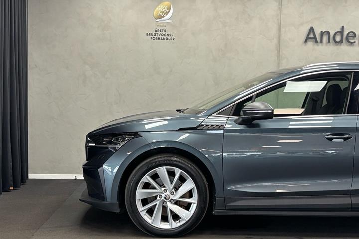 Grå Skoda Enyaq fra 2021
