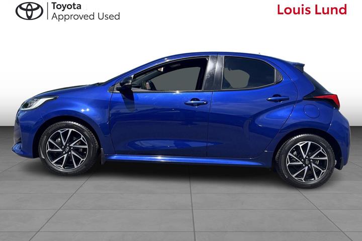 Blå Toyota Yaris fra 2020