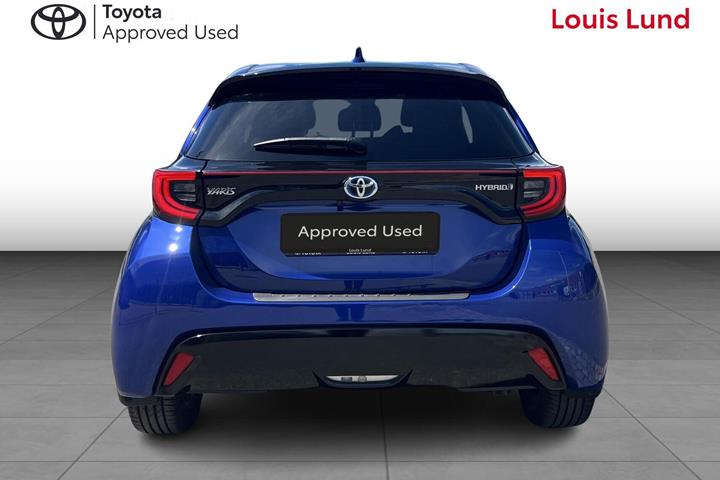 Blå Toyota Yaris fra 2020