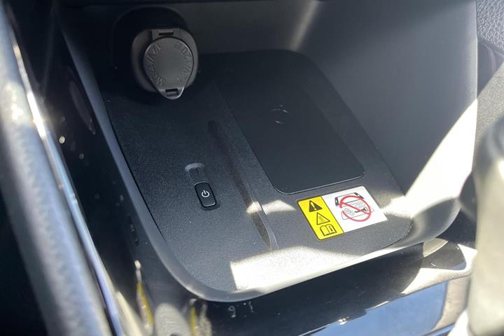Blå Toyota Yaris fra 2020