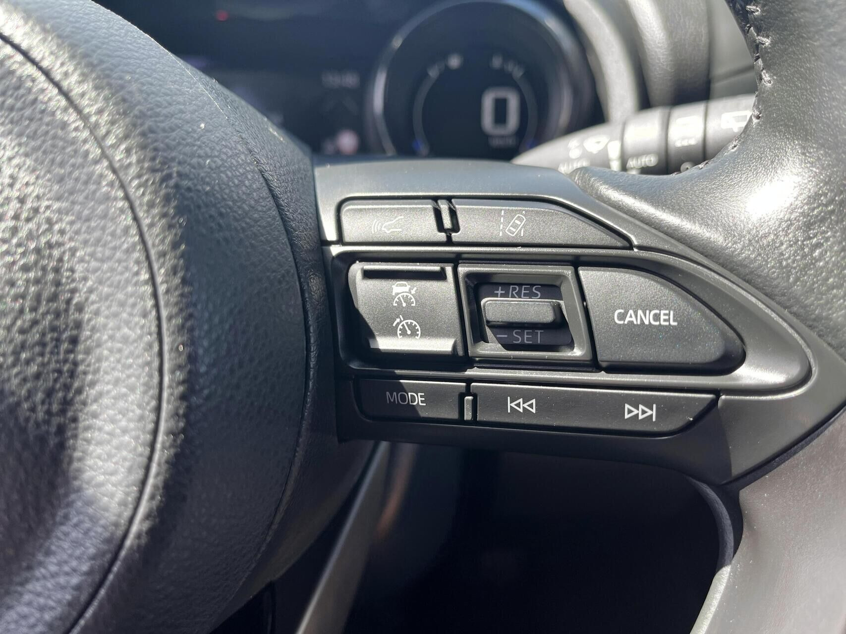Blå Toyota Yaris fra 2020