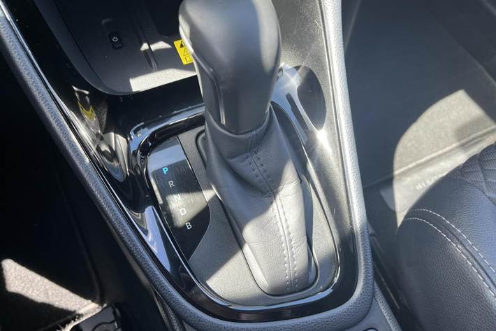 Blå Toyota Yaris fra 2020