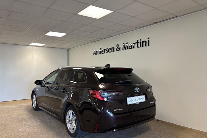 Brun Toyota Corolla fra 2021