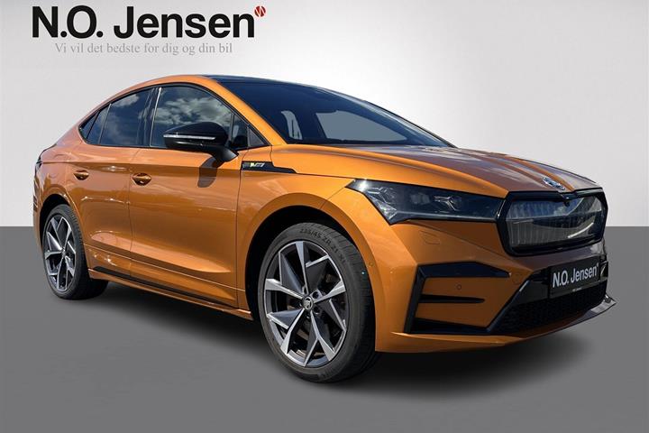 Orange Skoda Enyaq fra 2022 set udefra