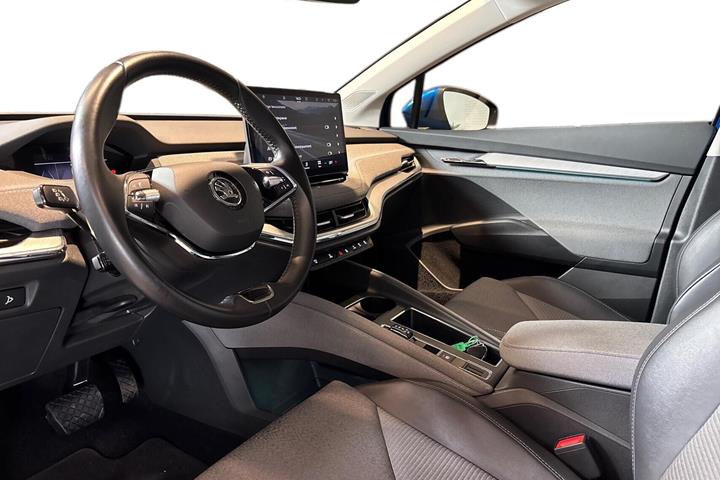 Blå Skoda Enyaq fra 2022
