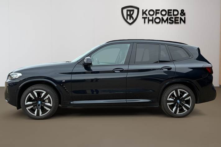 Sort BMW iX3 fra 2024