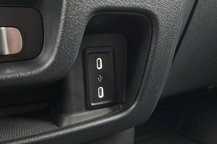 Hvid Mercedes Vito fra 2025