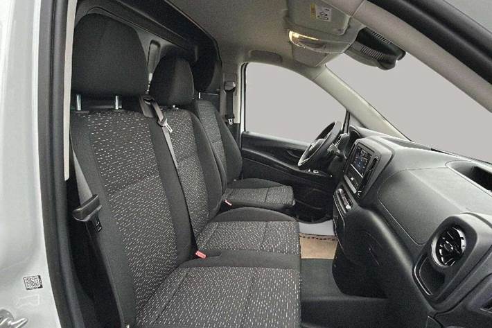 Hvid Mercedes Vito fra 2025
