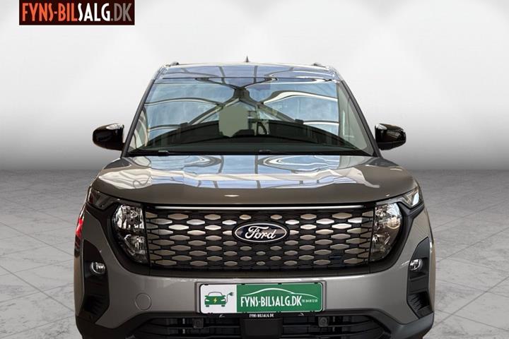 Sølv Ford E-Tourneo Courier fra 2026 set udefra