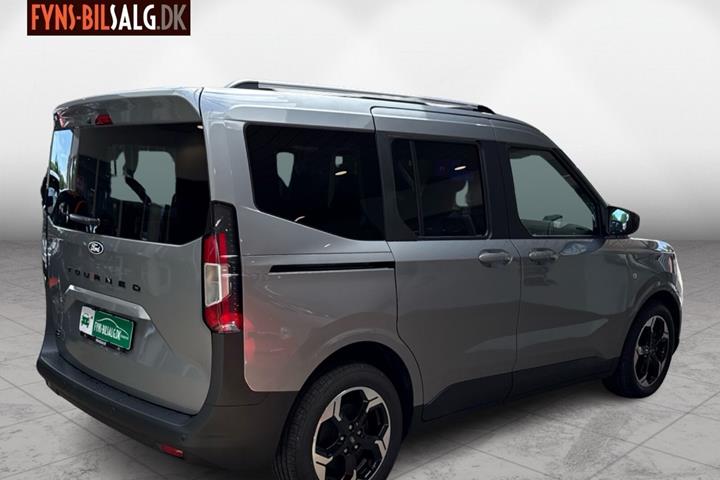 Sølv Ford E-Tourneo Courier fra 2026 set udefra