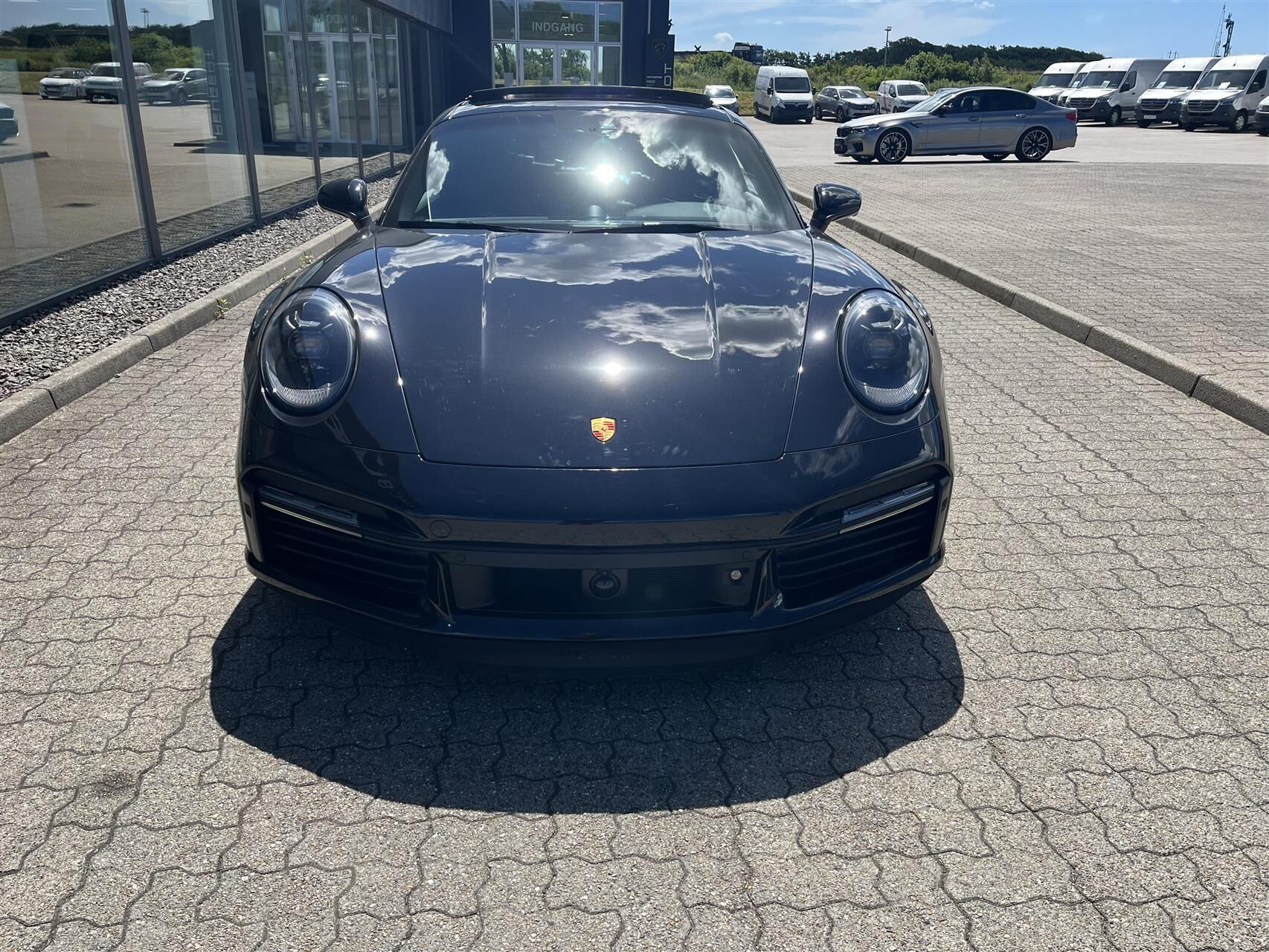 Sort Porsche 911 fra 2020