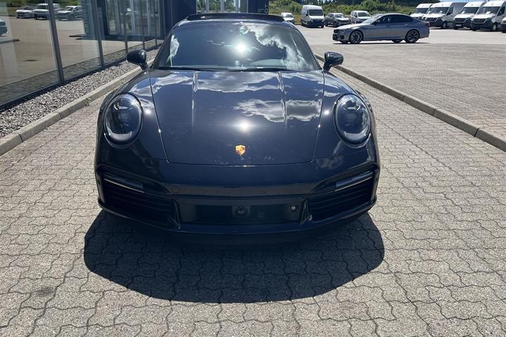 Sort Porsche 911 fra 2020
