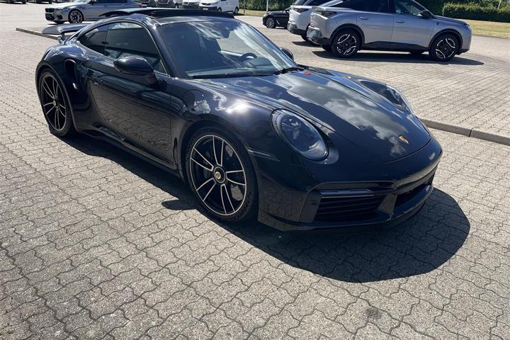 Sort Porsche 911 fra 2020