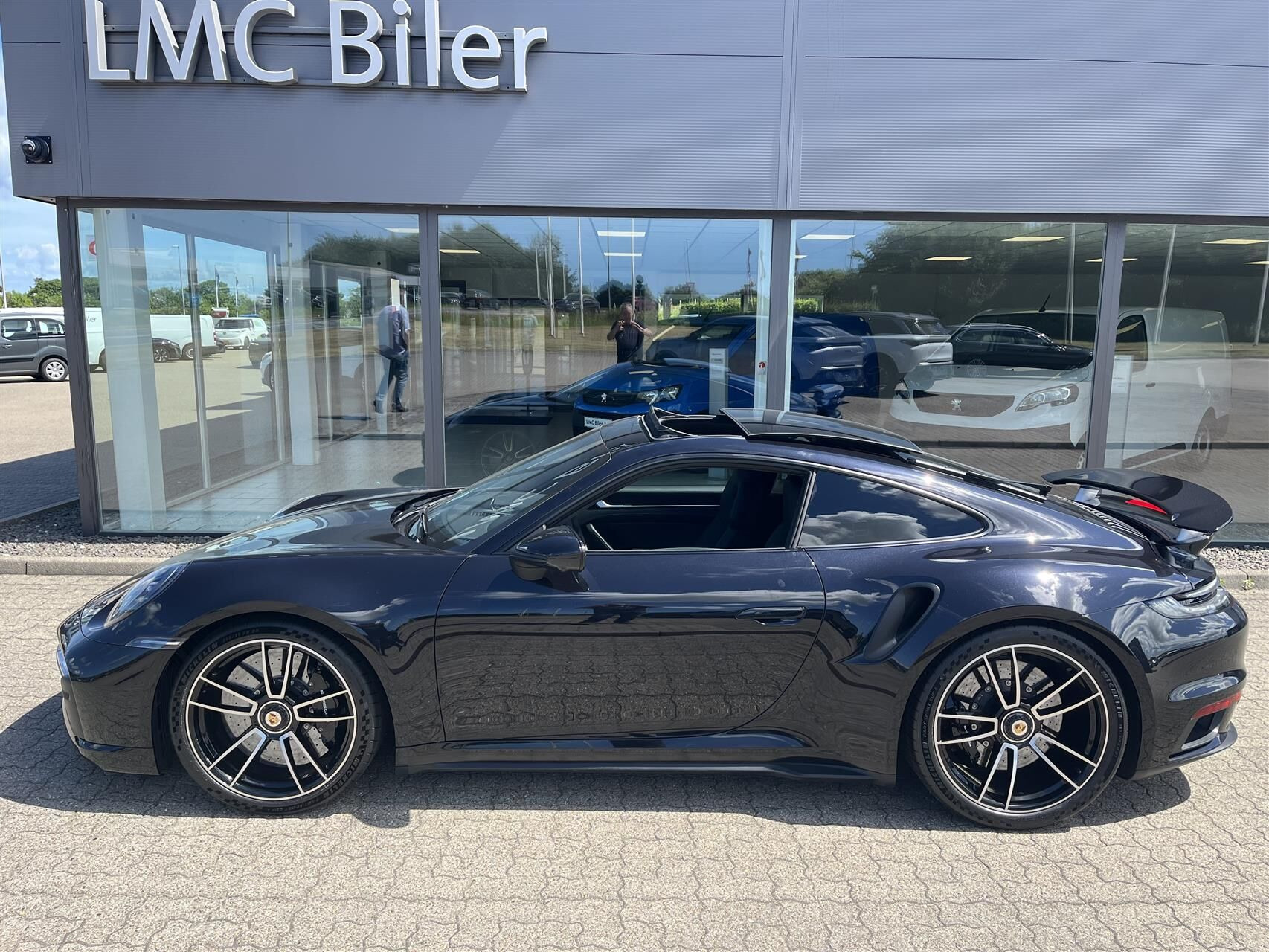 Sort Porsche 911 fra 2020