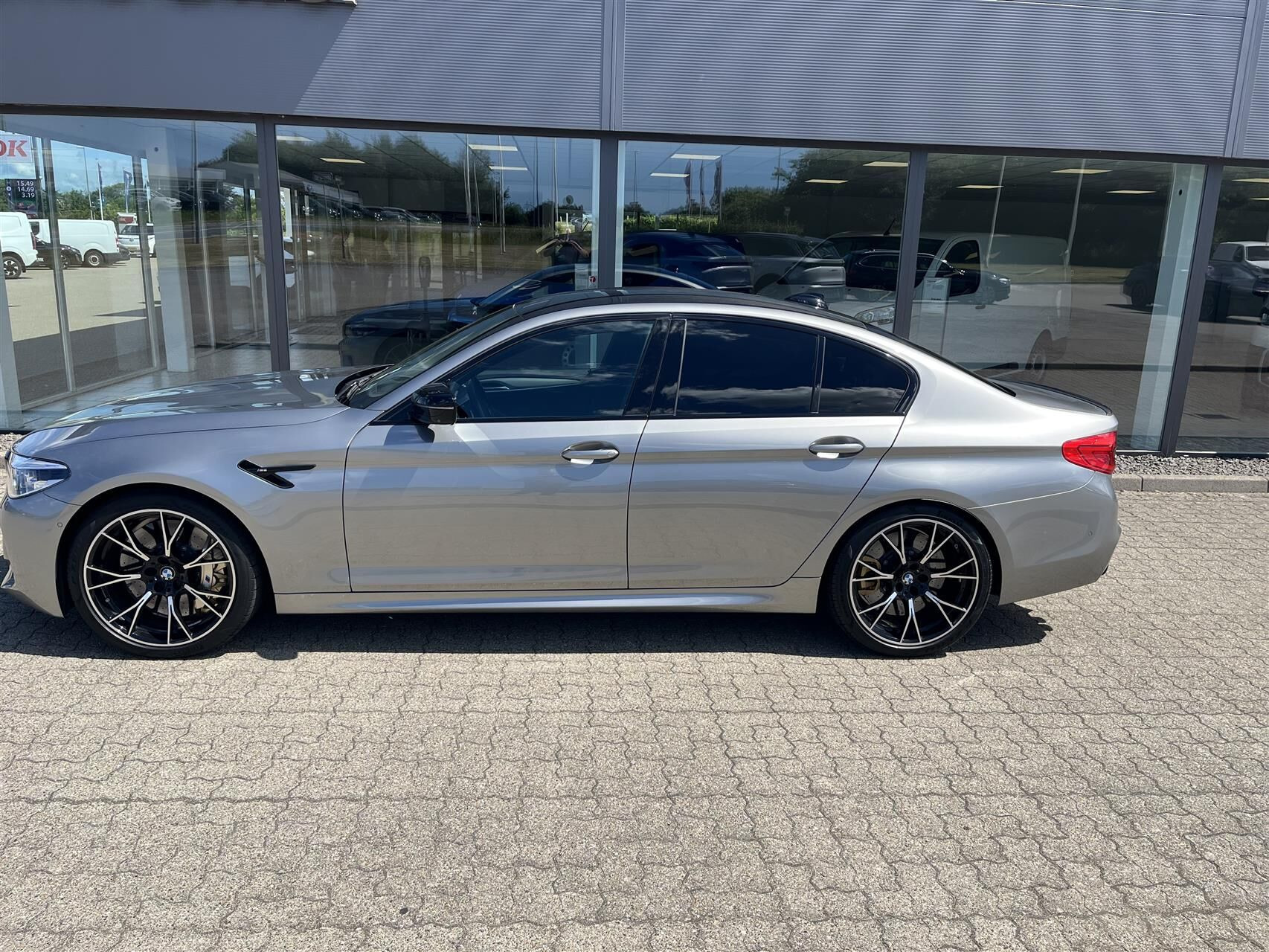 Sort BMW M5 fra 2019
