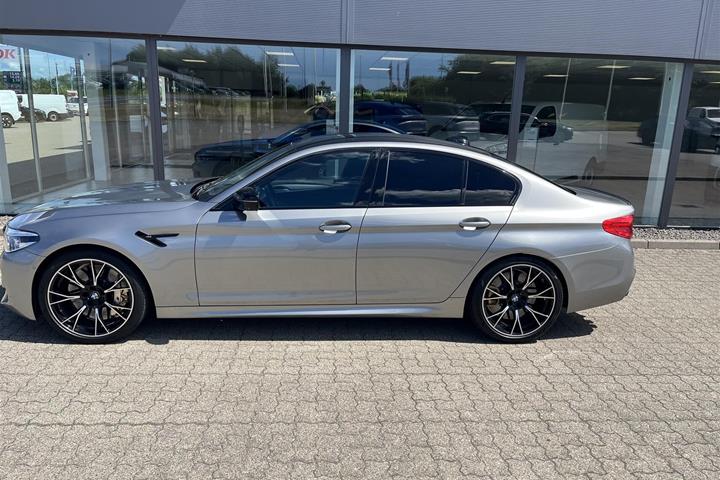 Sort BMW M5 fra 2019
