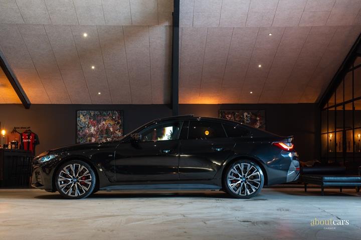 Sort BMW i4 fra 2023