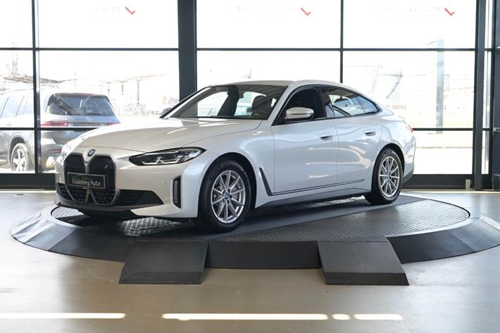 Hvid BMW i4 fra 2023
