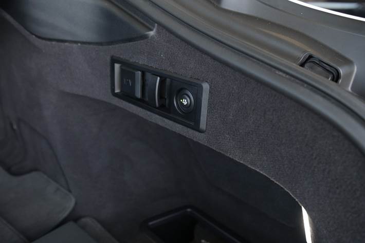Hvid BMW i4 fra 2023