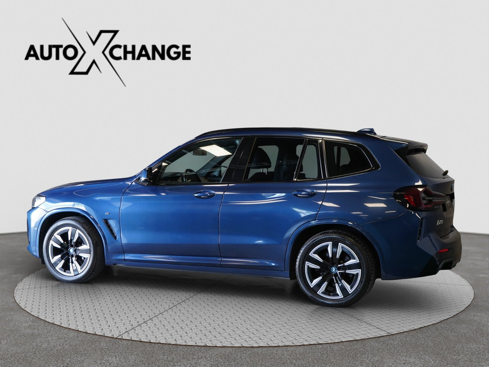 Blå BMW iX3 fra 2022