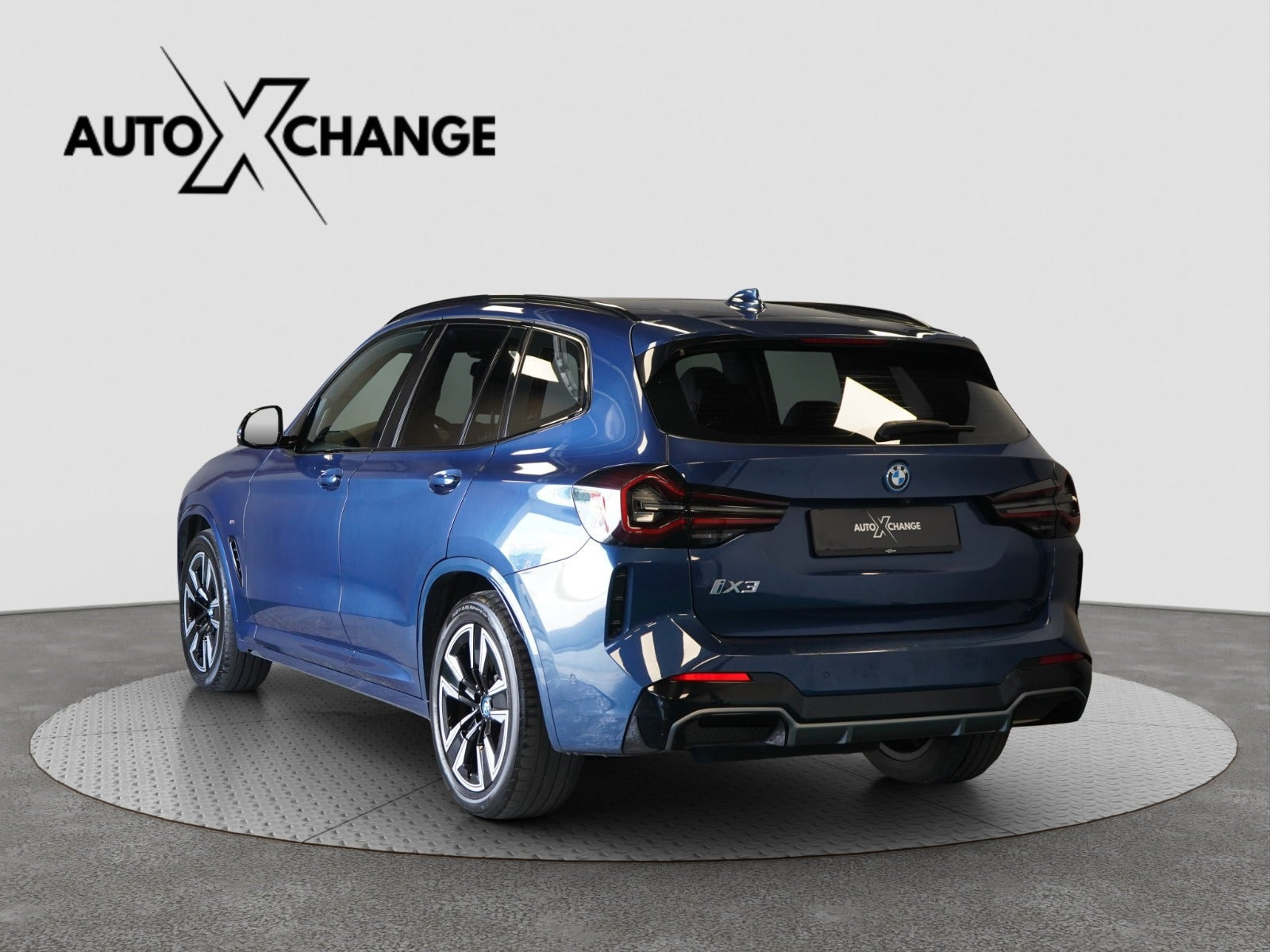 Blå BMW iX3 fra 2022