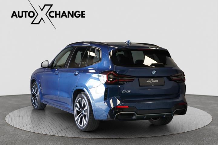Blå BMW iX3 fra 2022