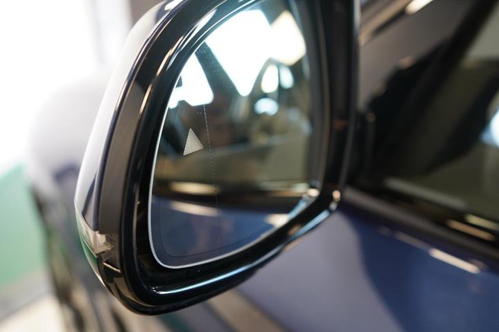 Blå BMW iX3 fra 2022