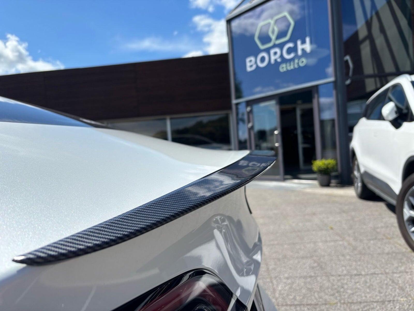 Hvid Tesla Model 3 fra 2022