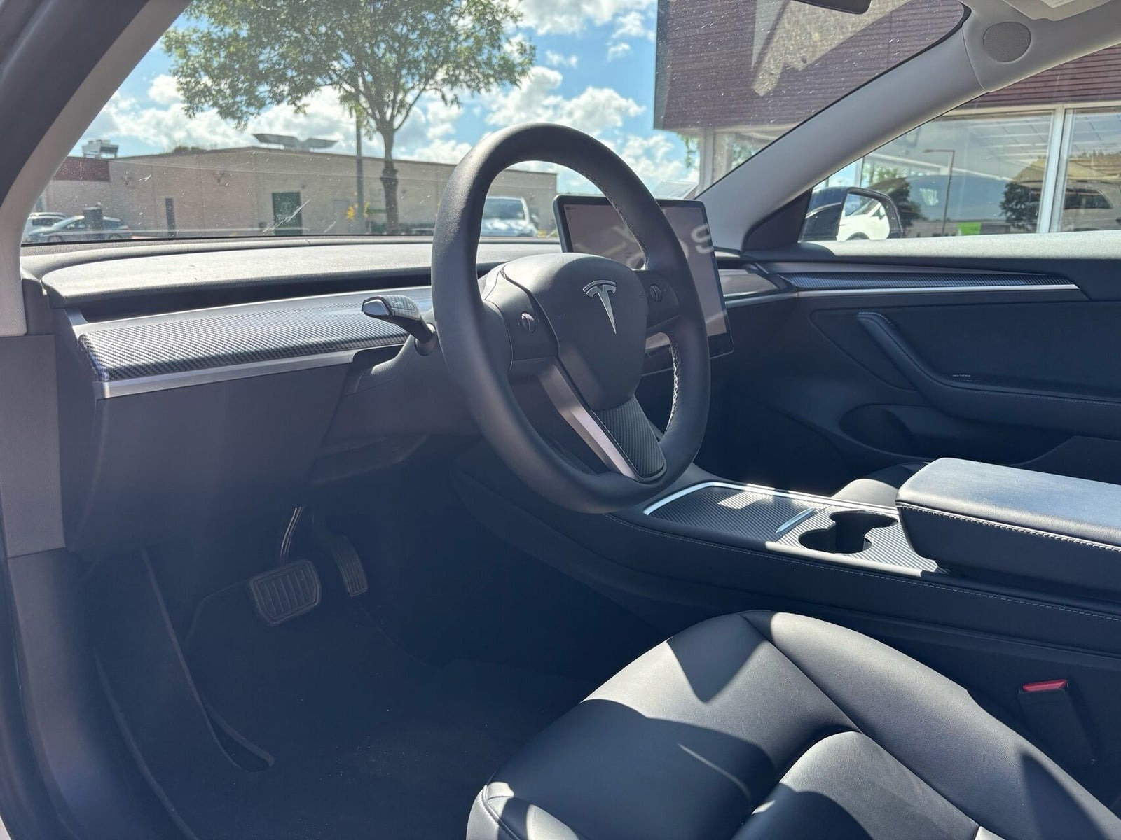 Hvid Tesla Model 3 fra 2022