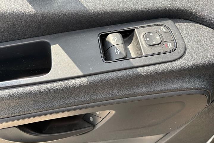 Hvid Mercedes Sprinter 317 fra 2022