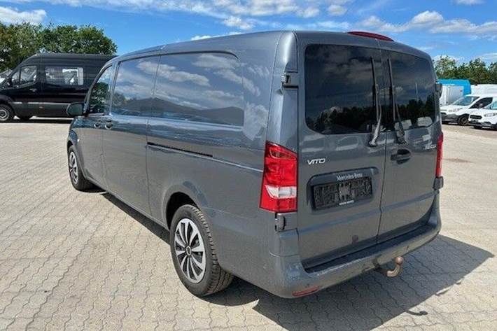 Grå Mercedes Vito 119 fra 2017