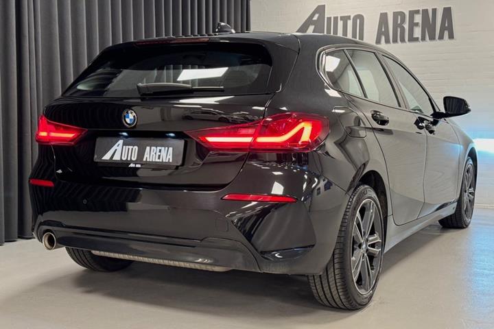 Sort BMW 118i fra 2020