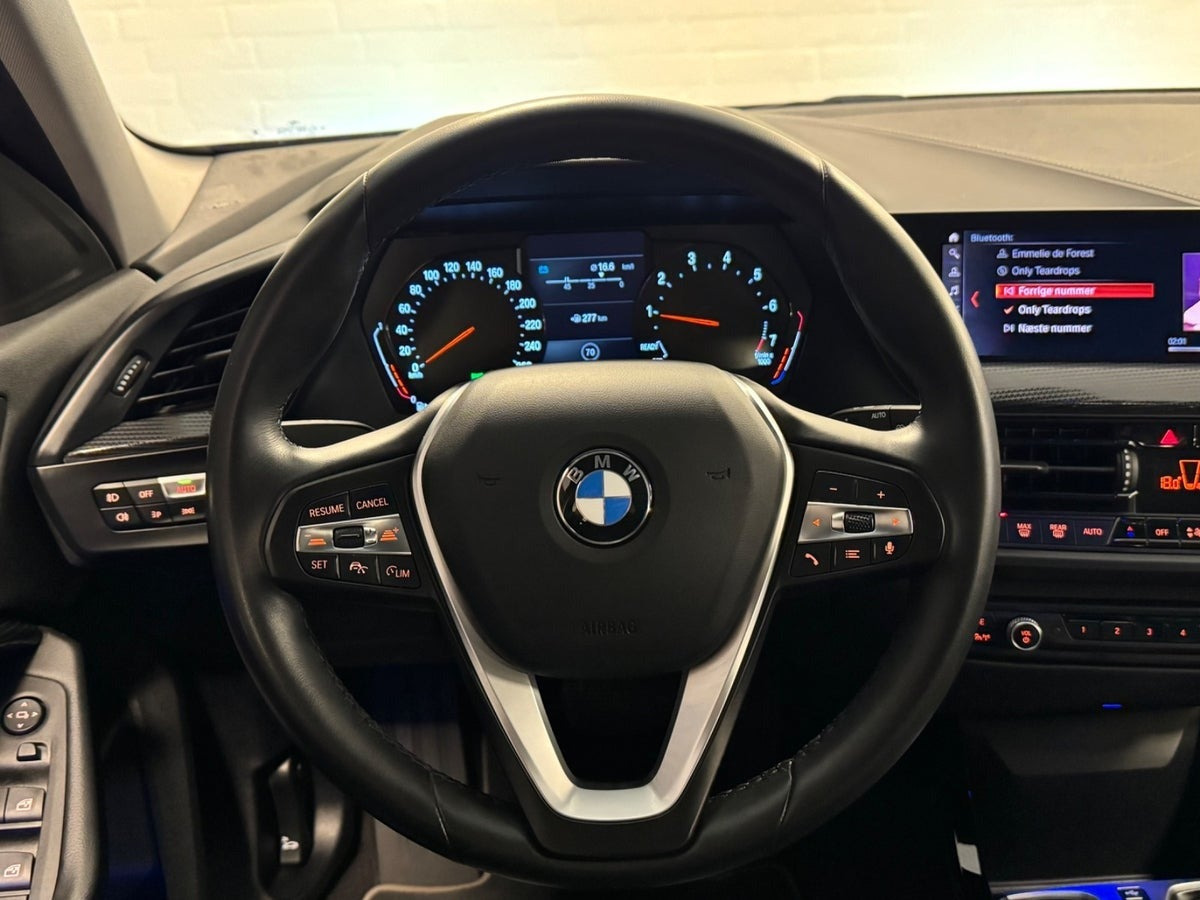 Sort BMW 118i fra 2020