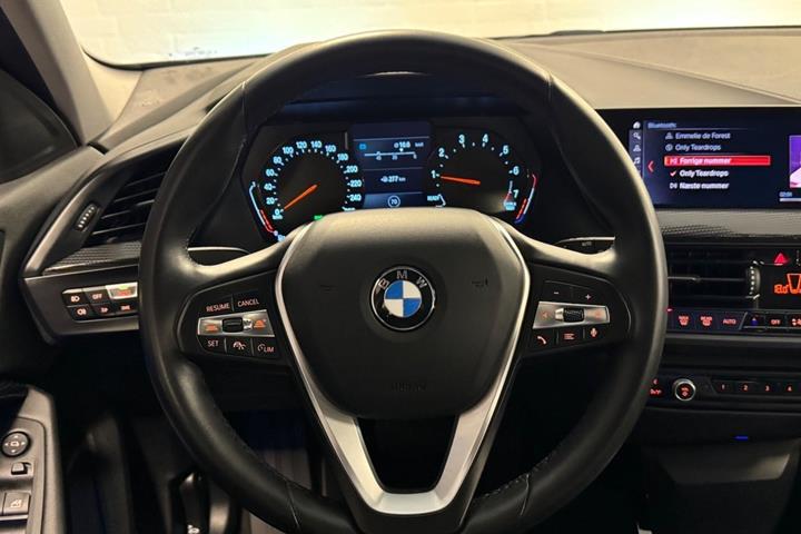 Sort BMW 118i fra 2020