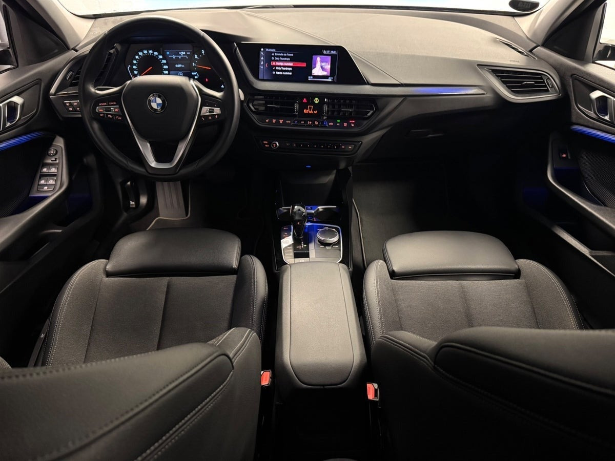 Sort BMW 118i fra 2020
