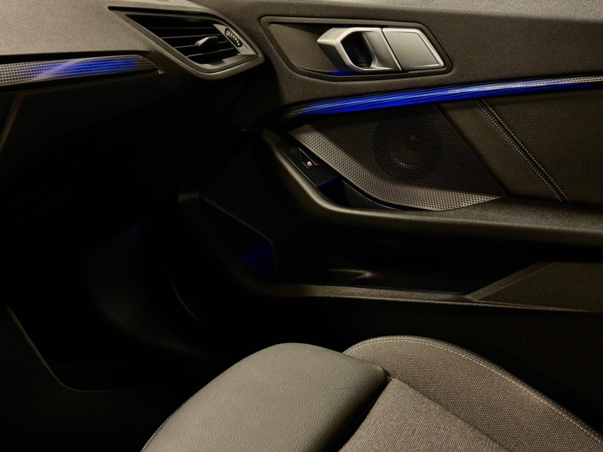 Sort BMW 118i fra 2020