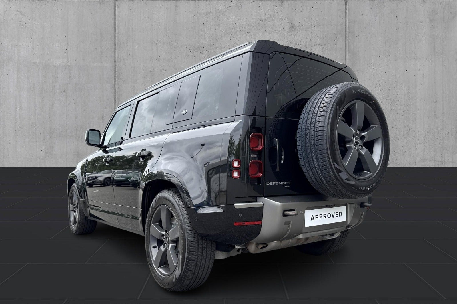 Sort Land Rover Defender 110 fra 2023