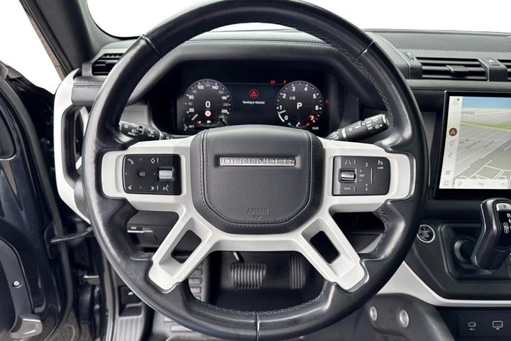 Sort Land Rover Defender 110 fra 2023