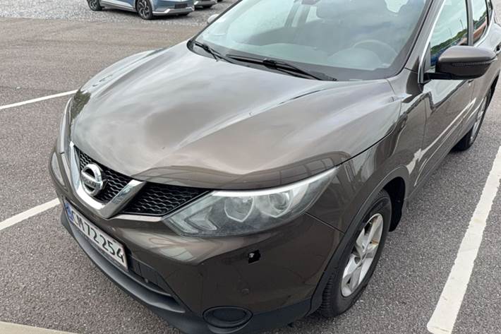 Brun Nissan Qashqai fra 2014